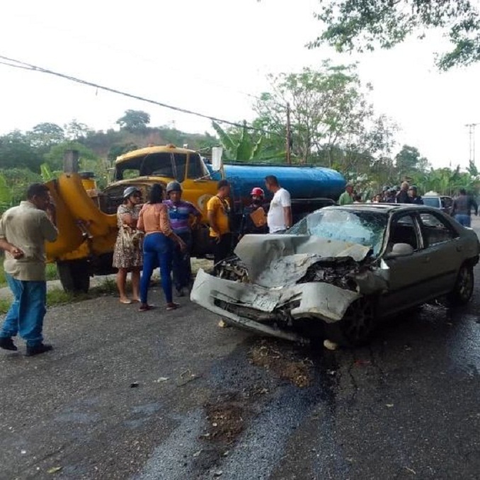 Cinco personas heridas en colisión de dos vehículos en San Rafael de Carvajal