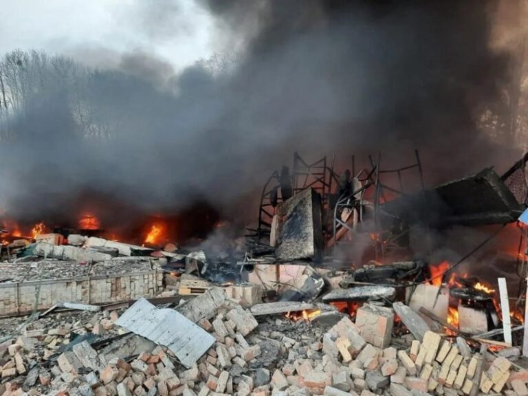 Rusia dice que destruyó el mayor depósito de combustible del ejército de Ucrania