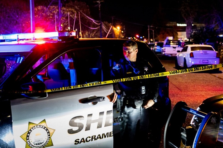 Padre mata a sus tres hijos y se suicida dentro de una iglesia en California
