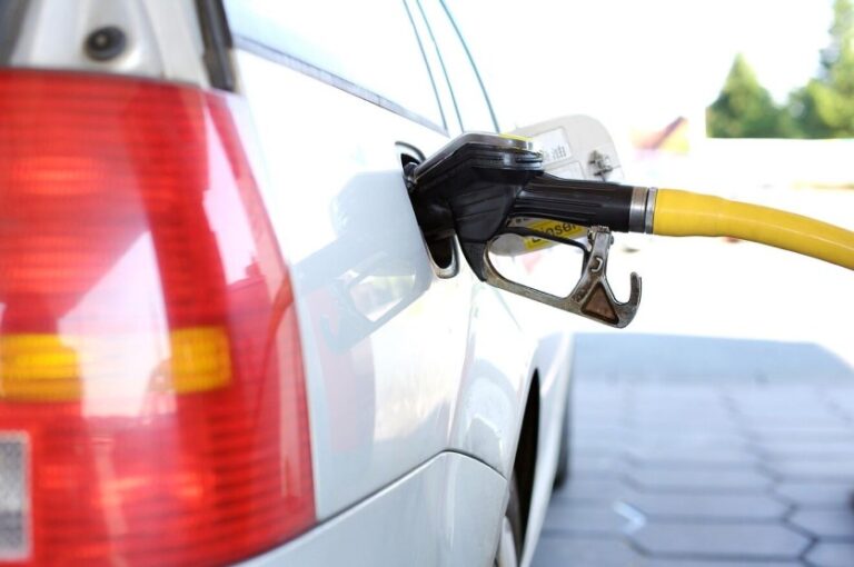 Asdrúbal Oliveros: Es necesario revisar esquema de precios de la gasolina