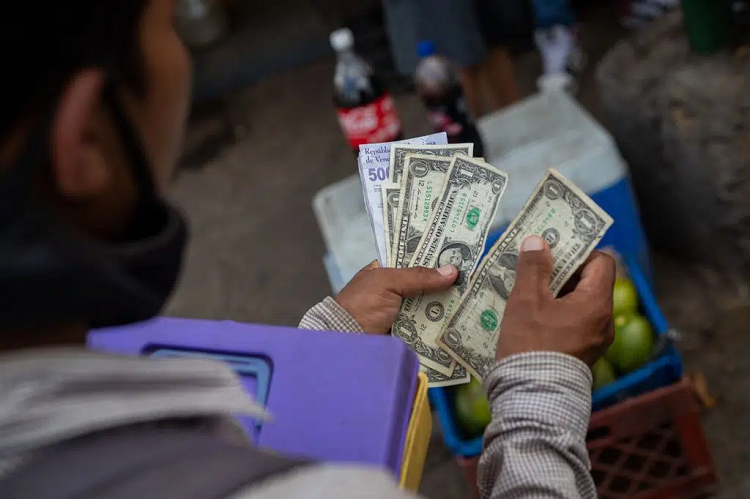 Salario promedio del sector privado en Venezuela se situó en US$101 en el primer trimestre de 2022