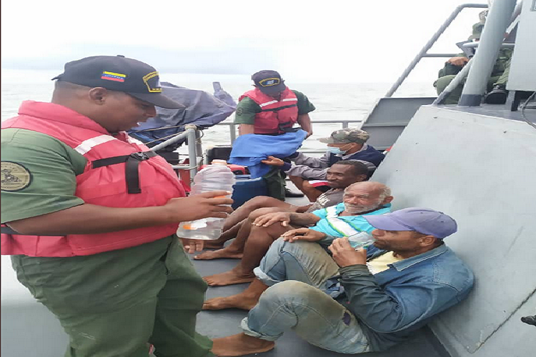 Rescatan a cuatro pescadores perdidos en Sucre