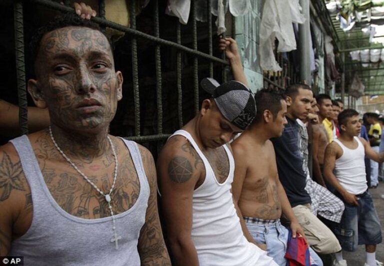 El Salvador dará hasta 45 años de cárcel a pandilleros tras incremento de homicidios