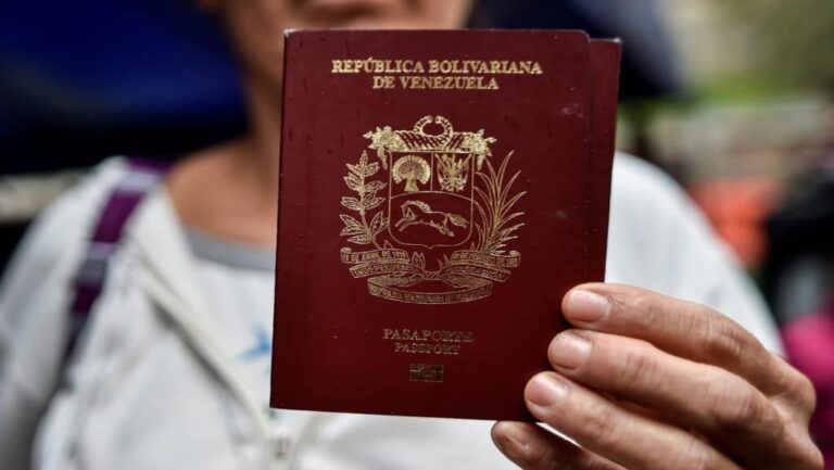 Evalúan opción del pasaporte express en casos de emergencias