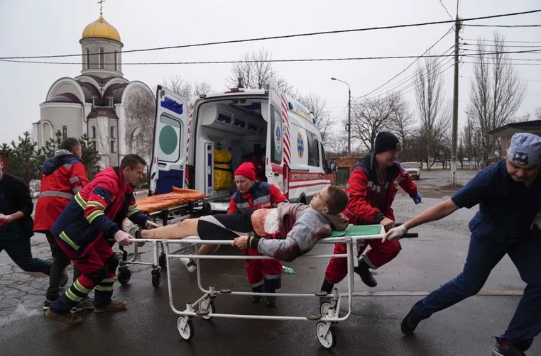 La OMS confirma siete ataques a hospitales y centros de salud en Ucrania