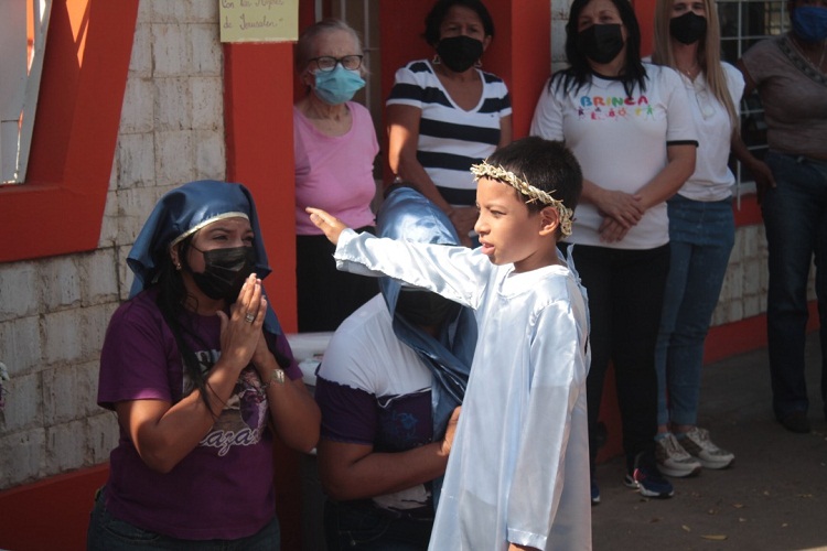 Alcaldía de Miranda inicia programación religiosa con “Viacrucis falconiano” (Fotos)