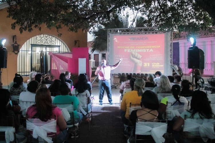 Alcaldía de Miranda organizó «Noche de conferencia feminista» para impulsar la formación de la mujer en el municipio