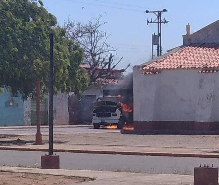 Se incendió camión con 41 bombonas de Cecofal en Moruy (Vídeo)