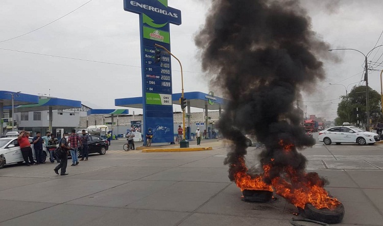 Protestas y saqueos durante paro de transportistas en Perú