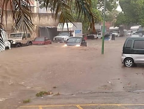 Lluvias comienzan a causar estragos en Caracas: En algunas zonas cayó granizo