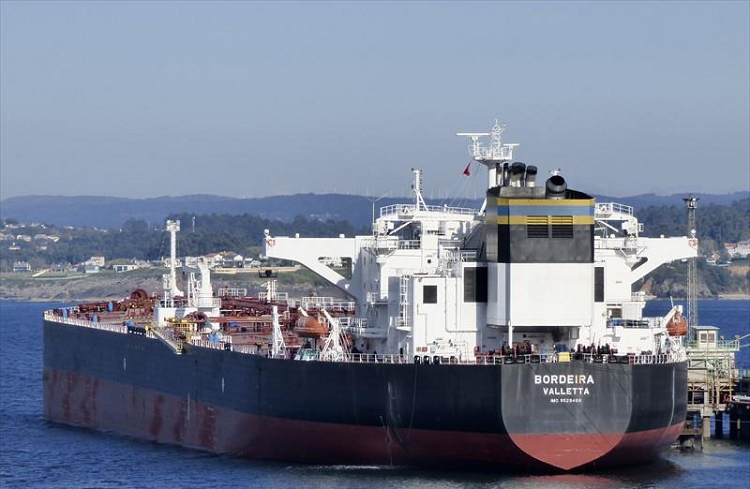 Venezuela inicia importación de crudo pesado iraní para refinación