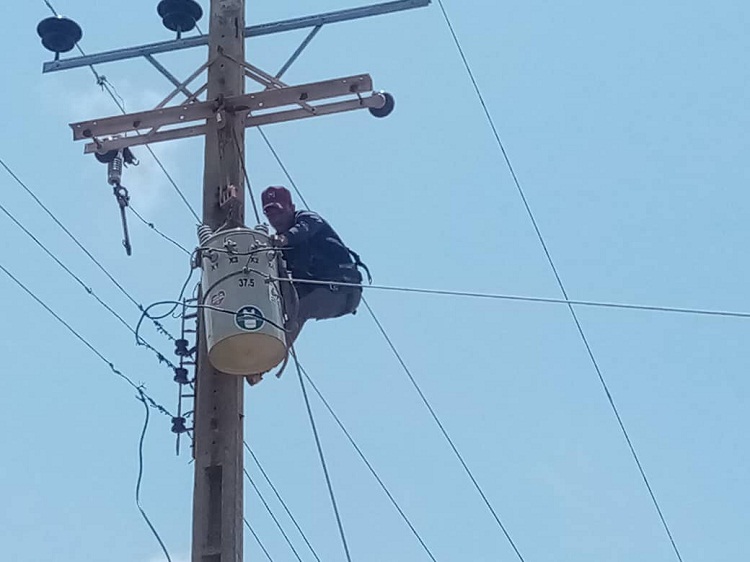 Alcaldía de Falcón instaló transformadores en zonas que tenían años sin el servicio eléctrico