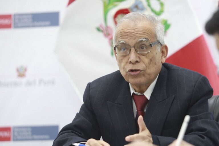 Gobierno de Perú se declara «muy sólido» pese a la crisis