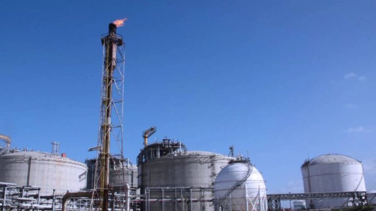 Argelia amenaza con romper el contrato de gas con España