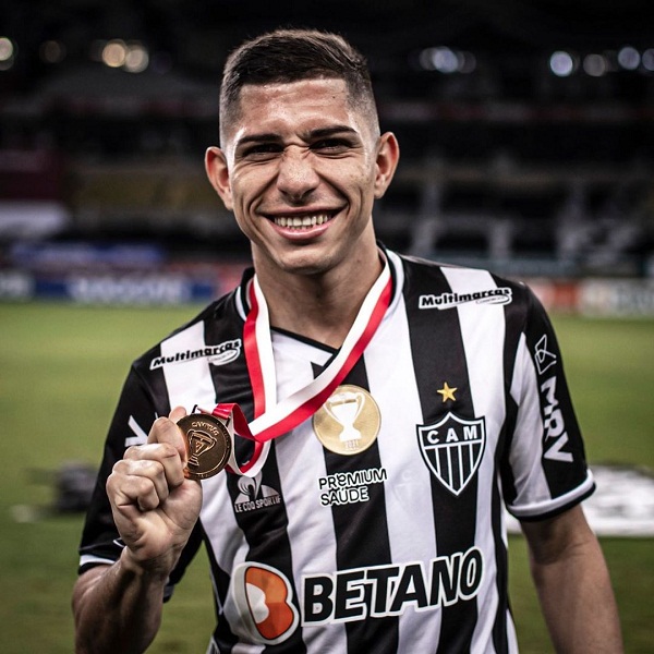 Jefferson Savarino tricampeón con el “Galo” del Campeonato Mineiro