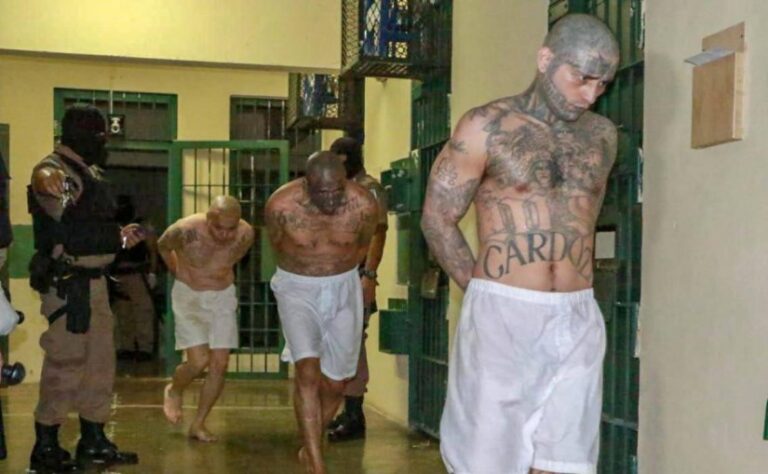 El Salvador aprueba una ley para construir más cárceles 