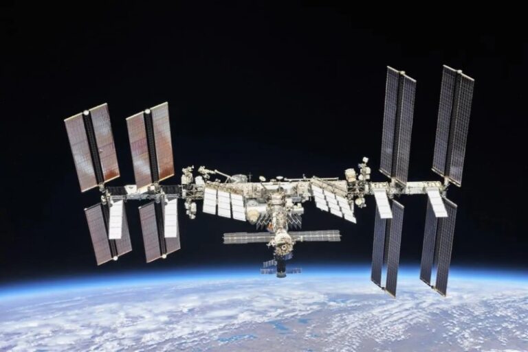 La primera misión privada despega hacia la Estación Espacial Internacional
