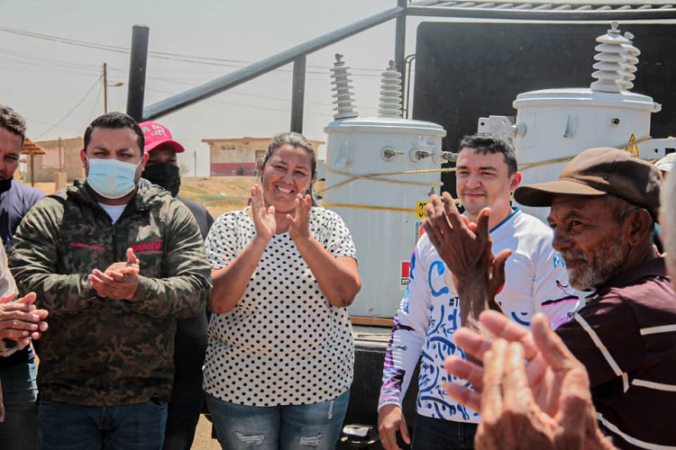 Alcalde Henry Hernández entrega transformadores para beneficiar a 100 familias en Río Seco