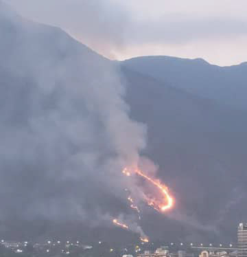 Arde en llamas el parque nacional El Ávila