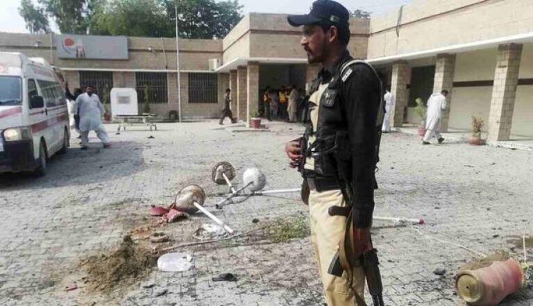 Una kamikaze mata a cuatro personas cerca de un instituto chino en Pakistán