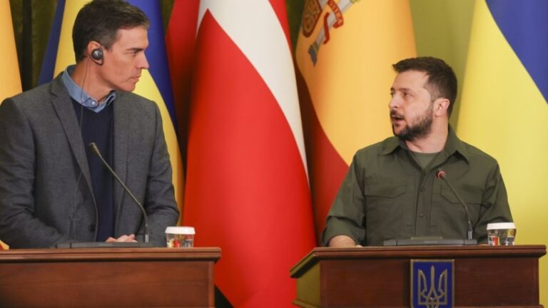 España anuncia su “mayor envío” de material militar a Ucrania