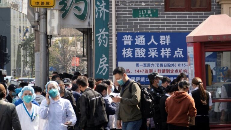 China sigue adelante con su política «cero covid» pese a la frustración de los habitantes en Shanghái