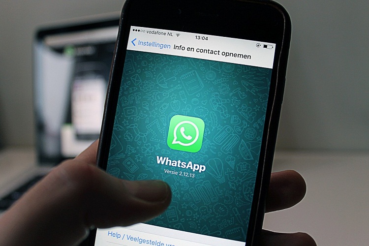Facebook y WhatsApp registran falla mundial