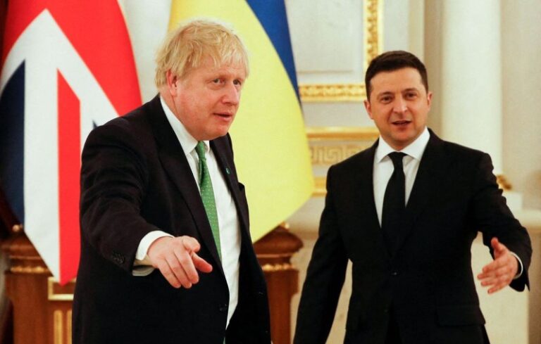 El Reino Unido insta a Ucrania a retrasar la firma del acuerdo de paz con Rusia, según The Times