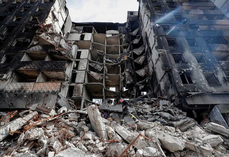 Kiev denuncia más de 50 ataques aéreos sobre Mariúpol