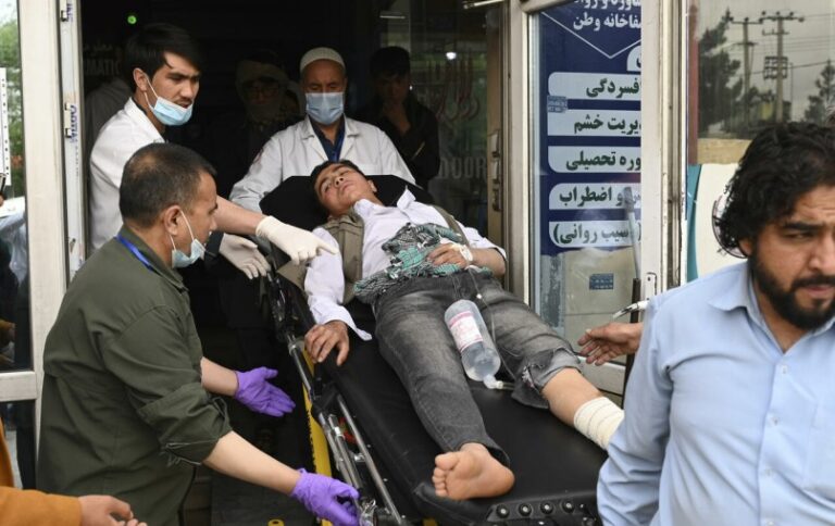 Al menos seis muertos por explosiones en una escuela en Afganistán