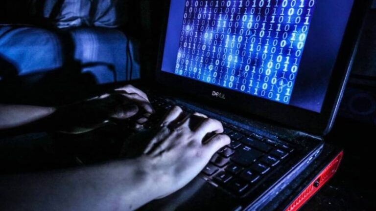 Rusia coordina ataques cibernéticos y militares en Ucrania, según Microsoft