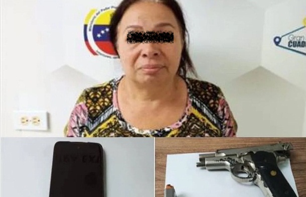 Mujer ocultaba en el techo de su casa sus armas para extorsionar