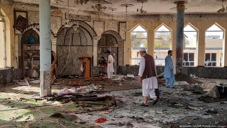 Saldo de 33 muertos deja una explosión en mezquita en la ciudad afgana de Kunduz