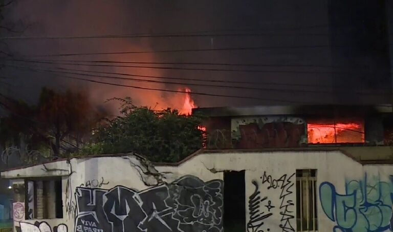 Incendio afecta antiguo consulado venezolano en Bogotá