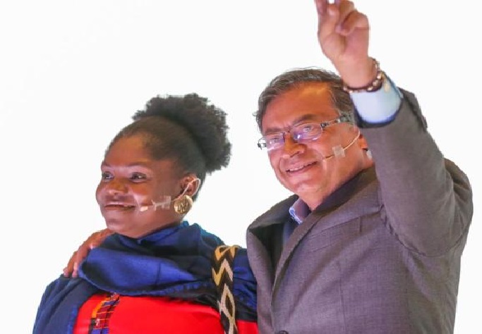Petro lidera la carrera presidencial en Colombia, según encuesta