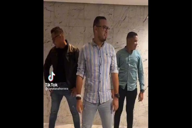 Le halaron la oreja: PSUV le llamó la atención al alcalde Jonatan Herrera por videos TikTok