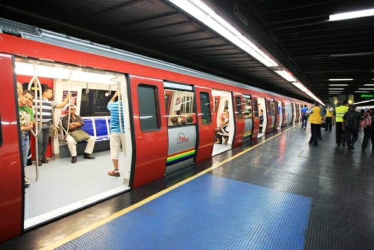 Fallas en el Metro de Caracas generaron pánico en los usuarios