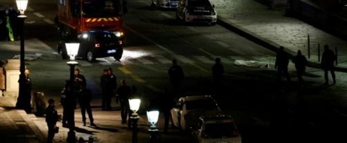 Policías ultiman a dos personas de un vehículo que intentó embestirlos en París