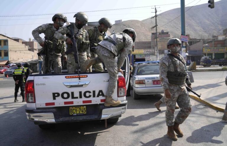 Human Rights Watch solicita anular decretos sobre estado de emergencia en Perú