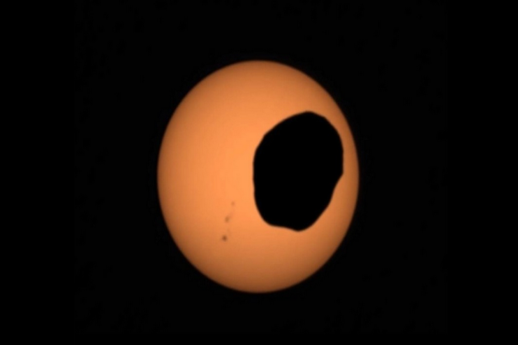 Captan el eclipse solar más largo y nítido hasta la fecha en Marte