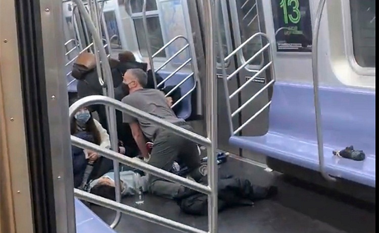 Un tiroteo en el metro de Nueva York deja 16 heridos
