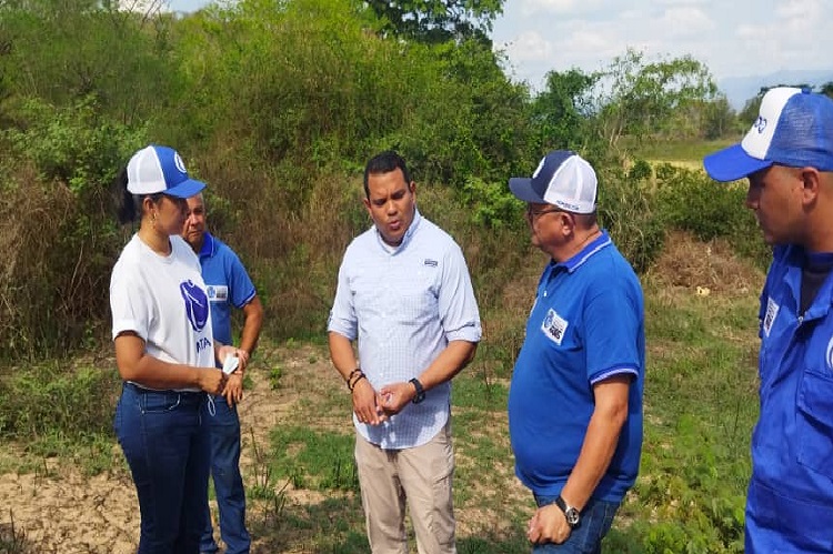 Gobernador Clark y Héroes de Azul inspeccionaron rehabilitación de pozos en Bariro y Villa del Carmen