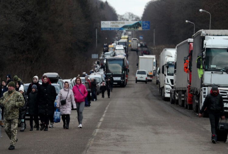 Largas colas para volver a Kiev pese a las advertencias de autoridades