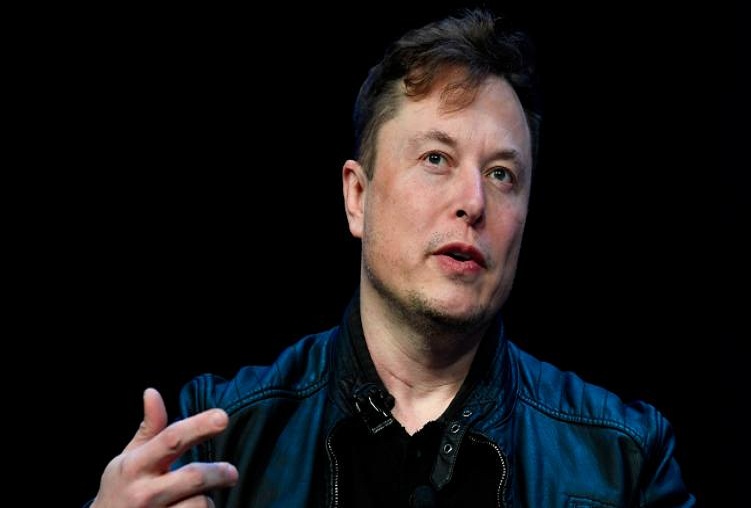 Musk prohíbe a los empleados de Tesla trabajar de forma remota