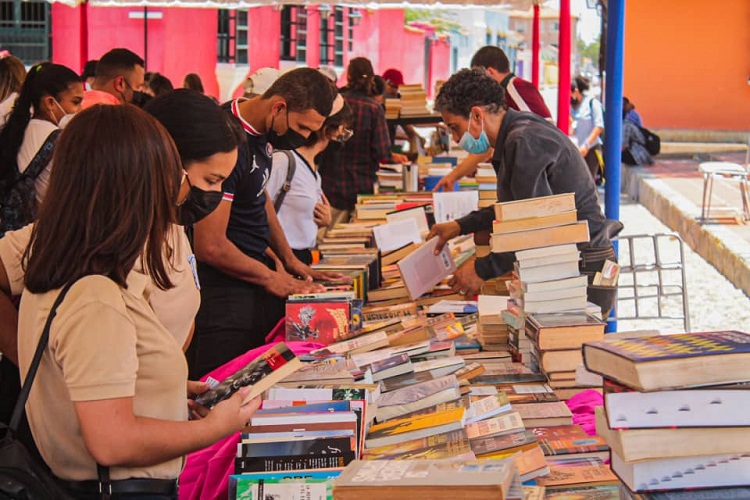 Instalan decimoséptima edición de la Filven capítulo Falcón en centro histórico de Coro