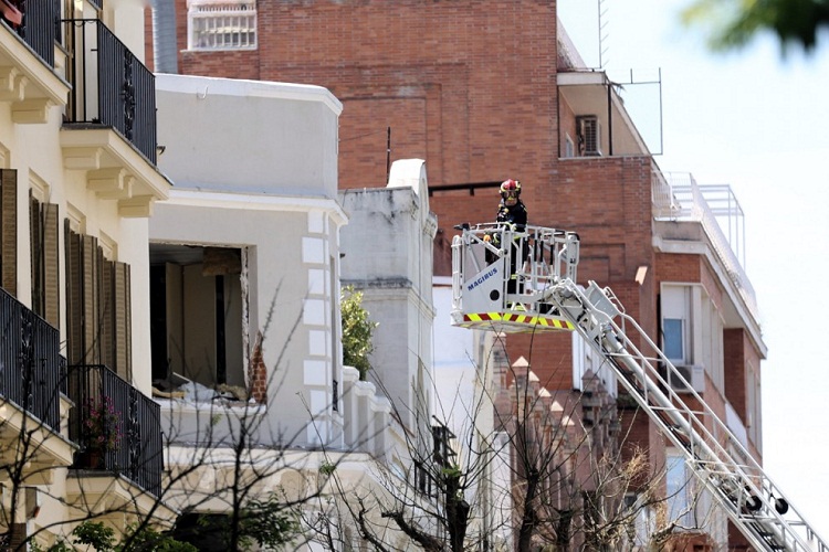 Dos muertos y 18 heridos en explosión de edificio en Madrid