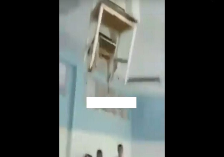 Video: Estudiantes se burlan de un profesor y destrozan pupitres en un liceo de Trujillo