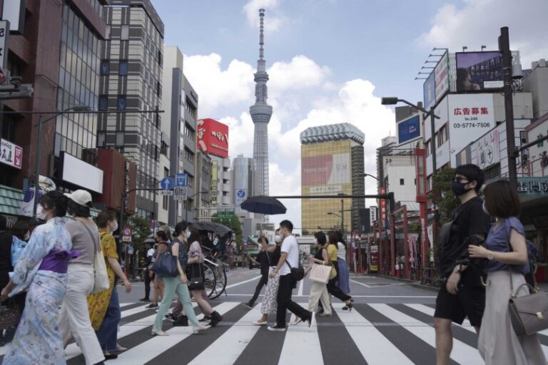 Japón abre sus puertas al turismo, pero solo en grupos