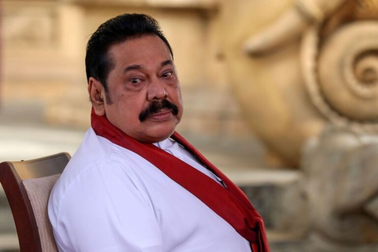 Dimite el primer ministro de Sri Lanka tras violentos enfrentamientos