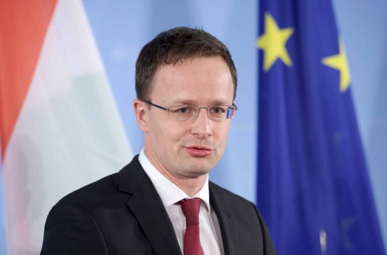 Hungría rechaza «en su forma actual» el plan de la UE de embargo petrolero a Rusia